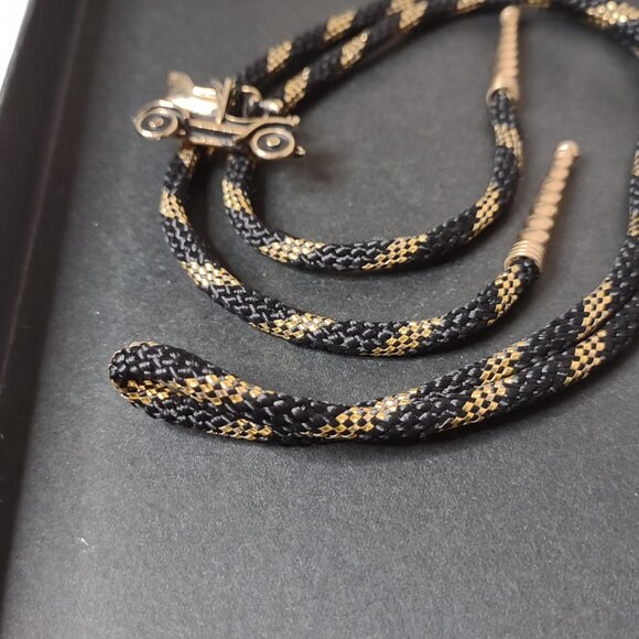 Very Cool Gold Tone And Black Old Fashion Car Bolo Tie - Picture 5 of 11